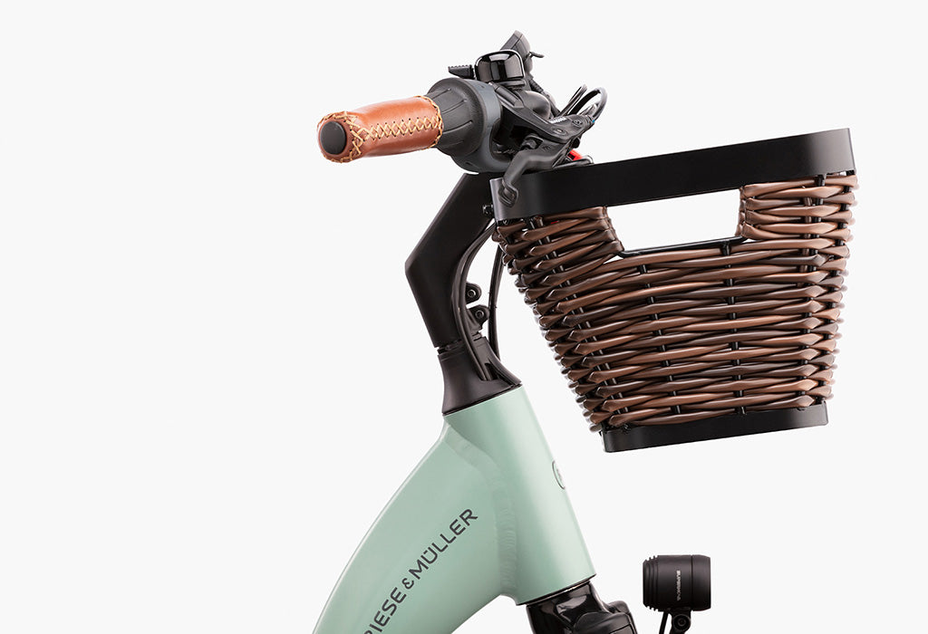 Front basket on a Swing electric bike by Riese and Muller.
